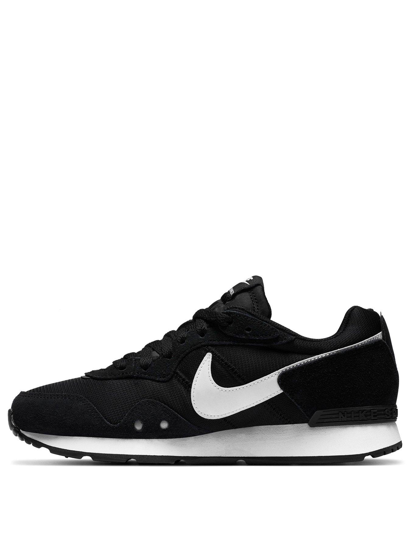 Nike black & on sale white air vortex trainers