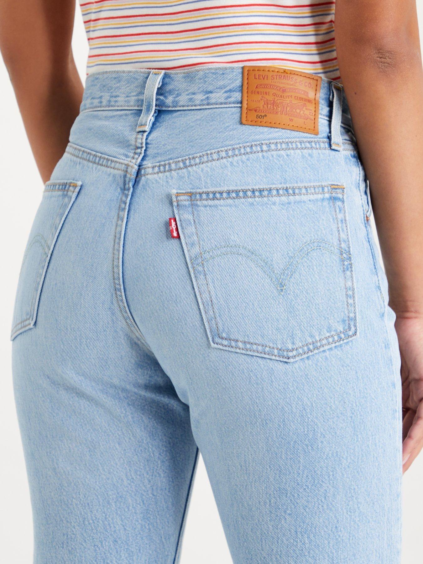 Image 4 of 5 of Levi's 501&reg;&nbsp;Crop Jeans&nbsp;- Luxor Blue