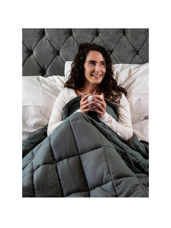 front image of rest-easy-weighted-blanket-in-grey-ndash-7-kg-ndash-135-x-200-cm