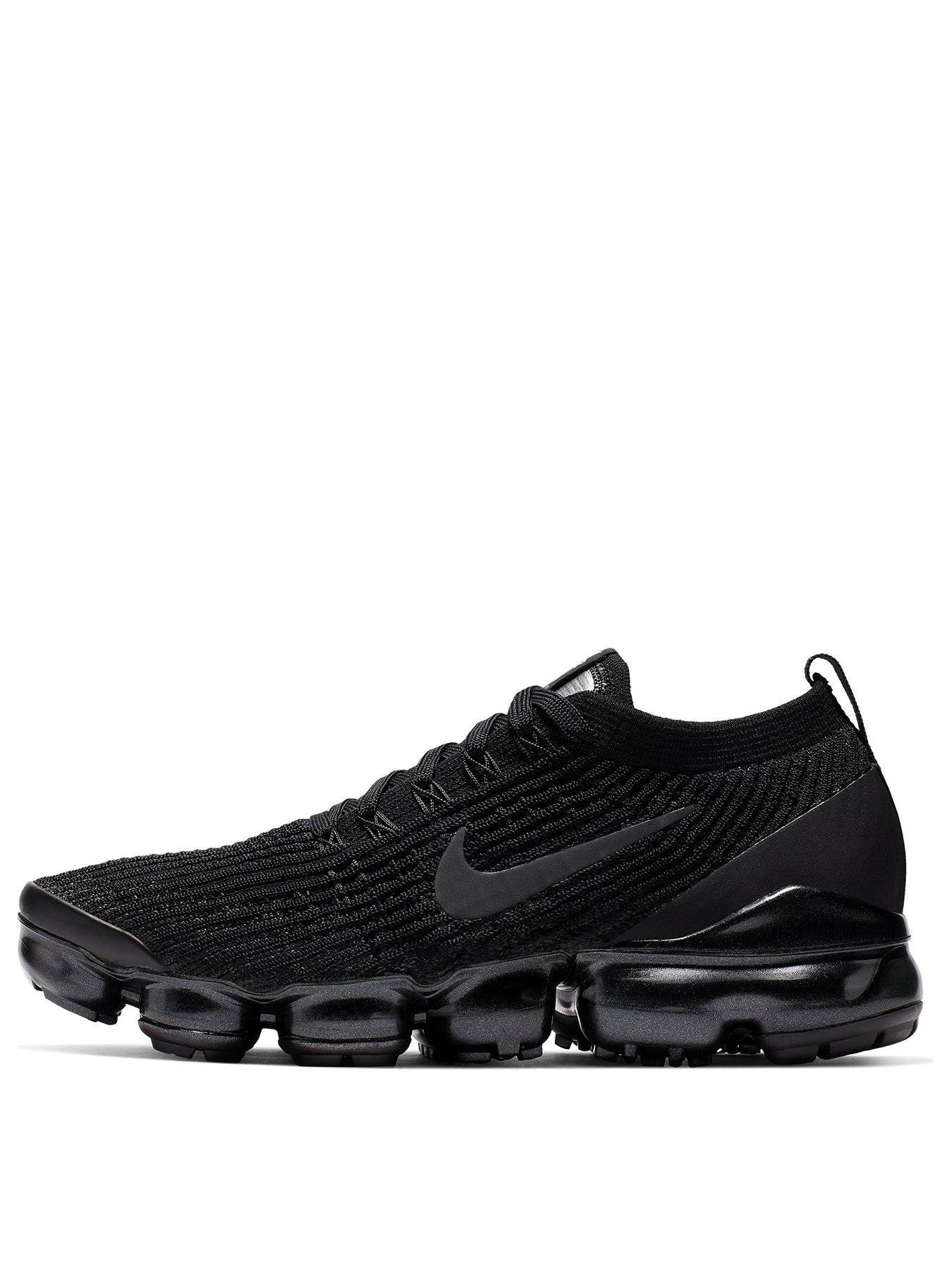 black vapormax flyknit size 4