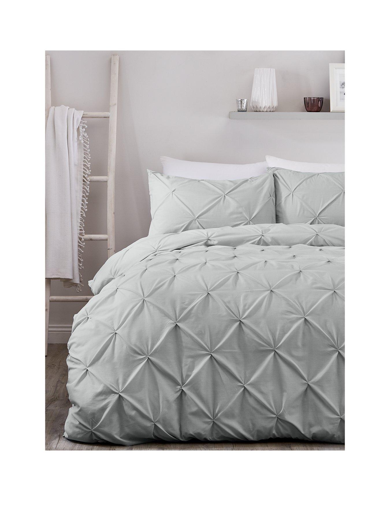 Image 1 of 4 of Serene Lara Single Duvet Cover and Pillowcase Set &ndash; Silver