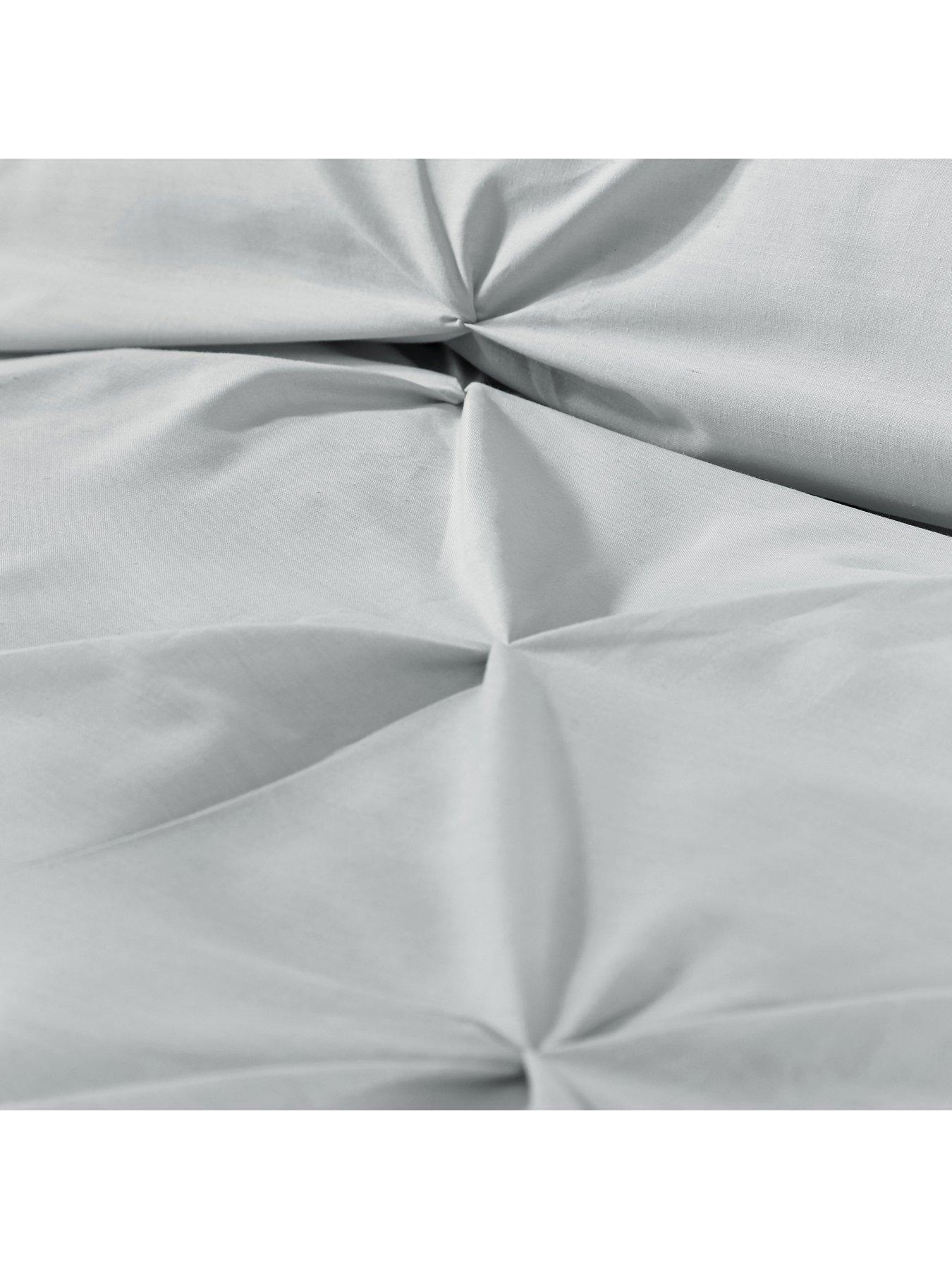 Image 2 of 4 of Serene Lara Single Duvet Cover and Pillowcase Set &ndash; Silver