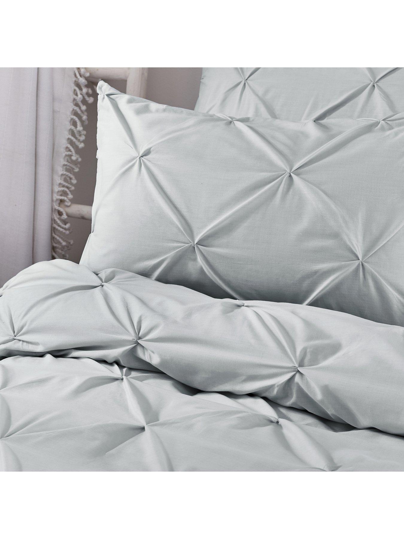 Image 3 of 4 of Serene Lara Single Duvet Cover and Pillowcase Set &ndash; Silver