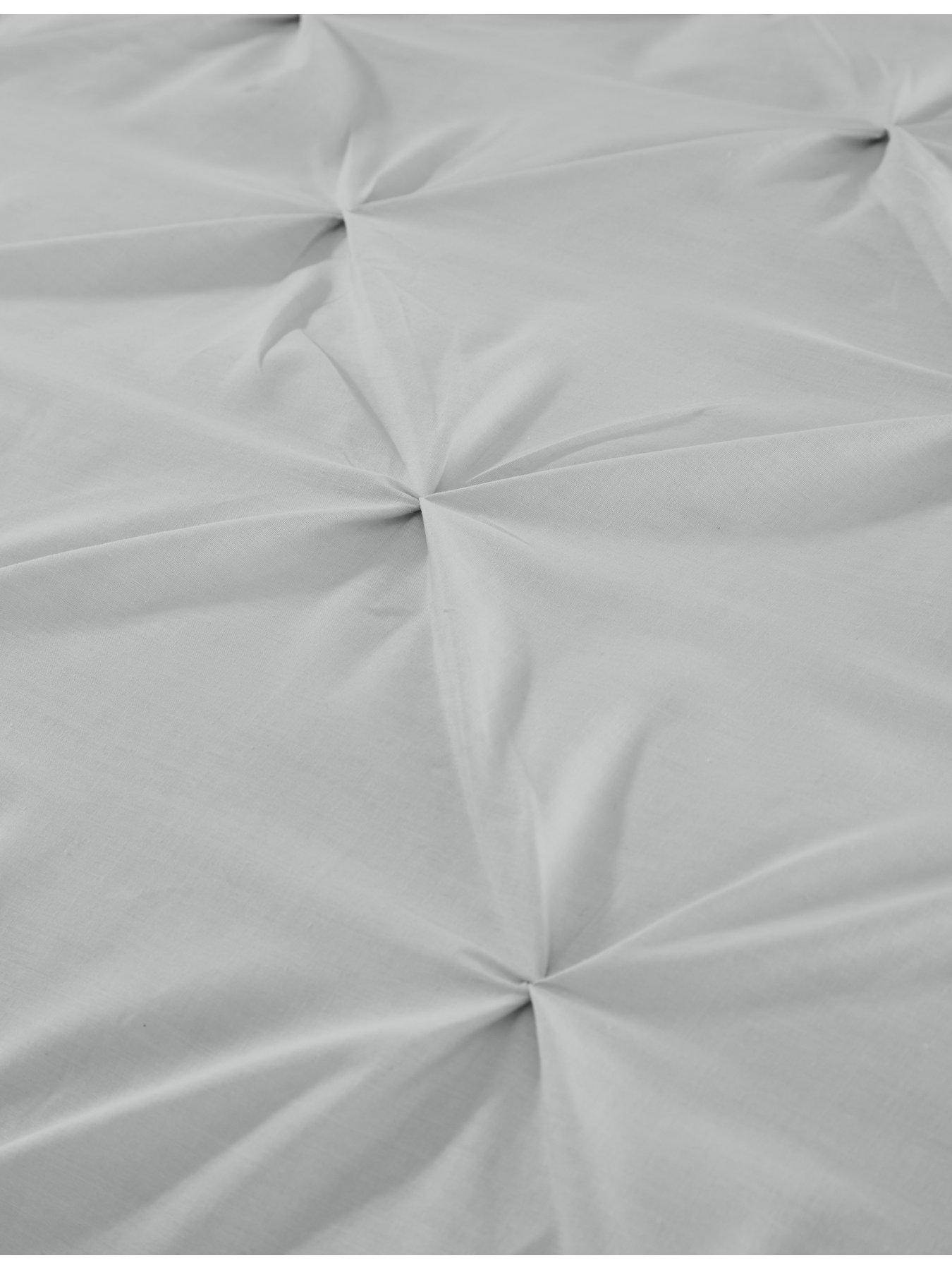 Image 4 of 4 of Serene Lara Single Duvet Cover and Pillowcase Set &ndash; Silver