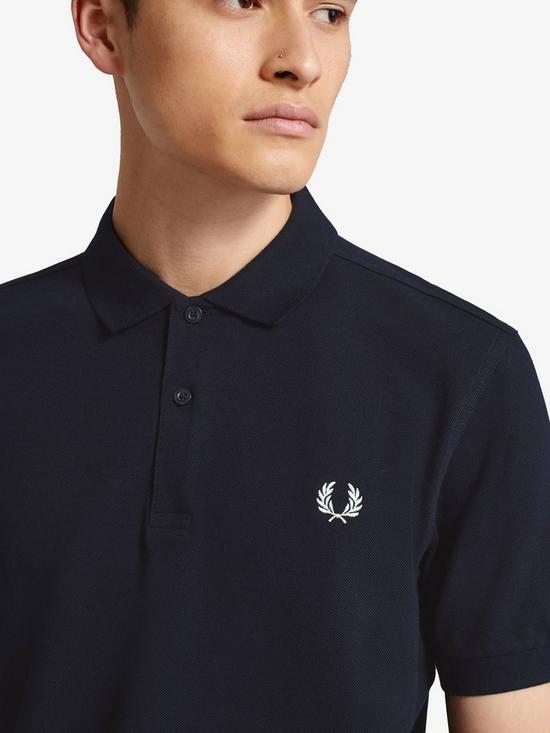 outfit image of fred-perry-plain-polo-shirt-navy