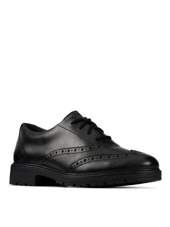 front image of clarks-youth-loxham-lace-up-brogue-black
