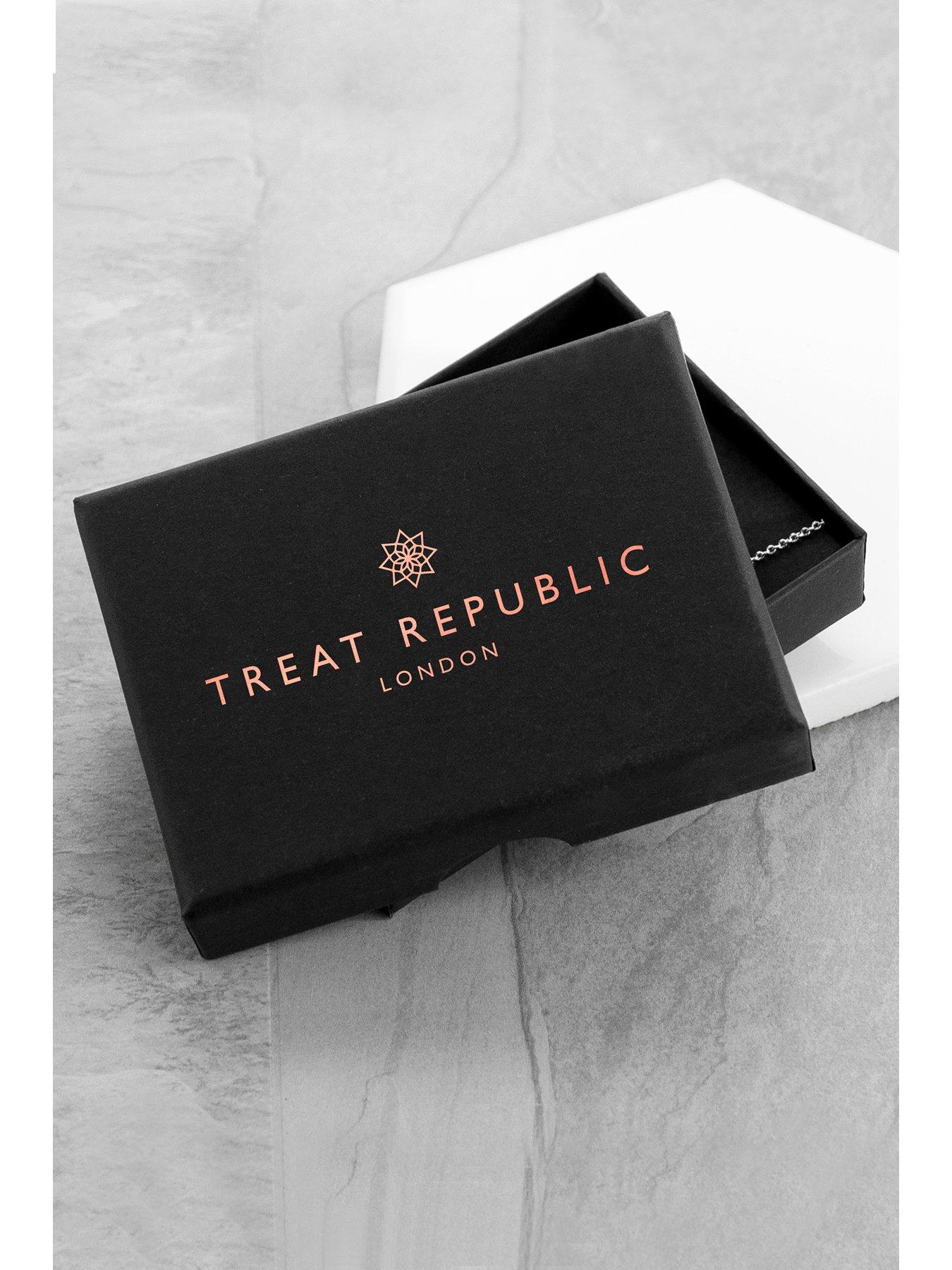 Image 3 of 3 of Treat Republic Personalised Disc Necklace