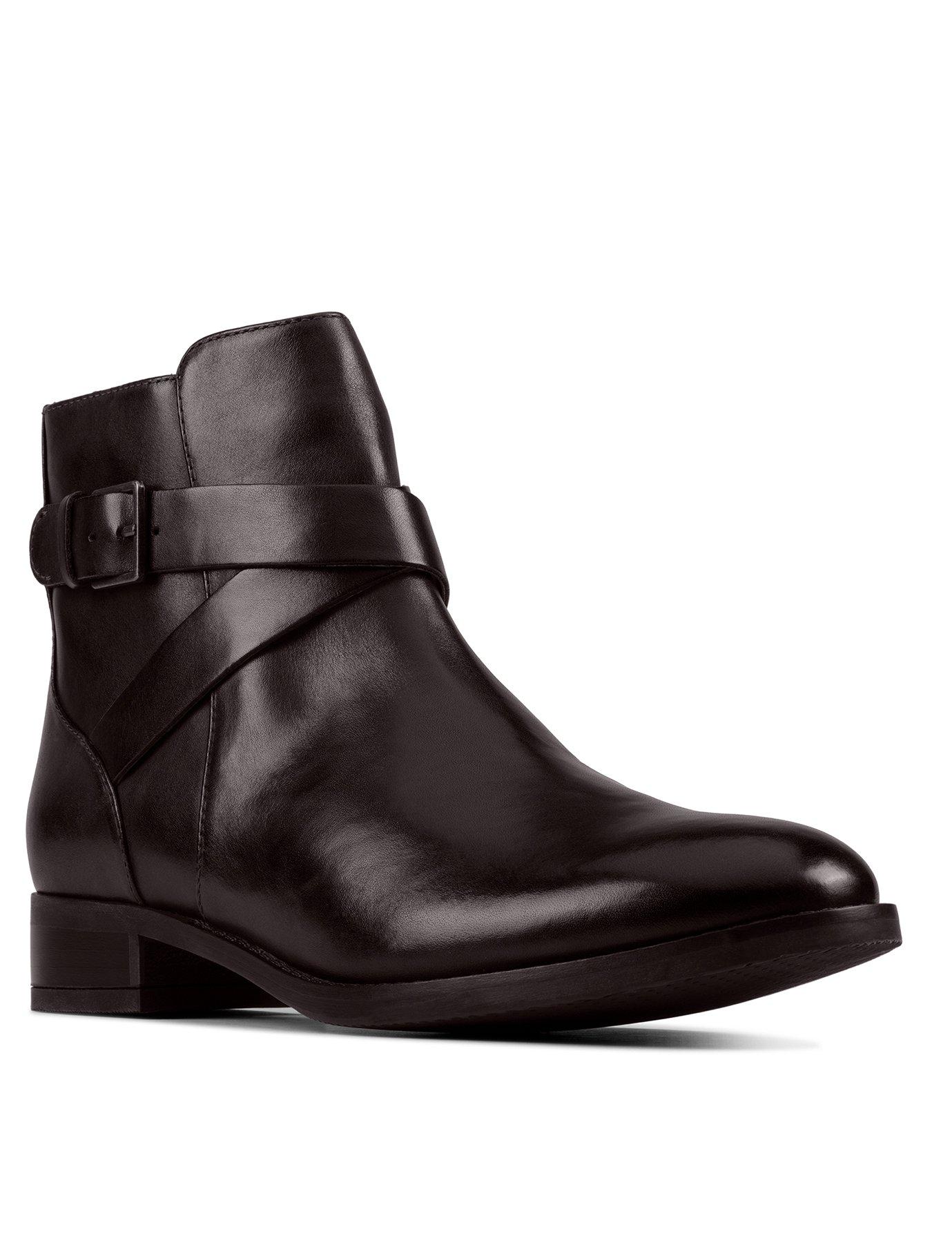 clarks short black boots