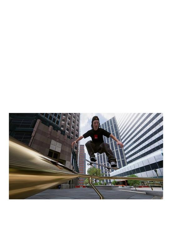 stillFront image of xbox-one-skater-xl