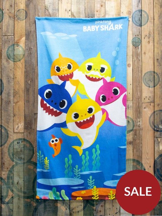 stillFront image of baby-shark-underwater-towel