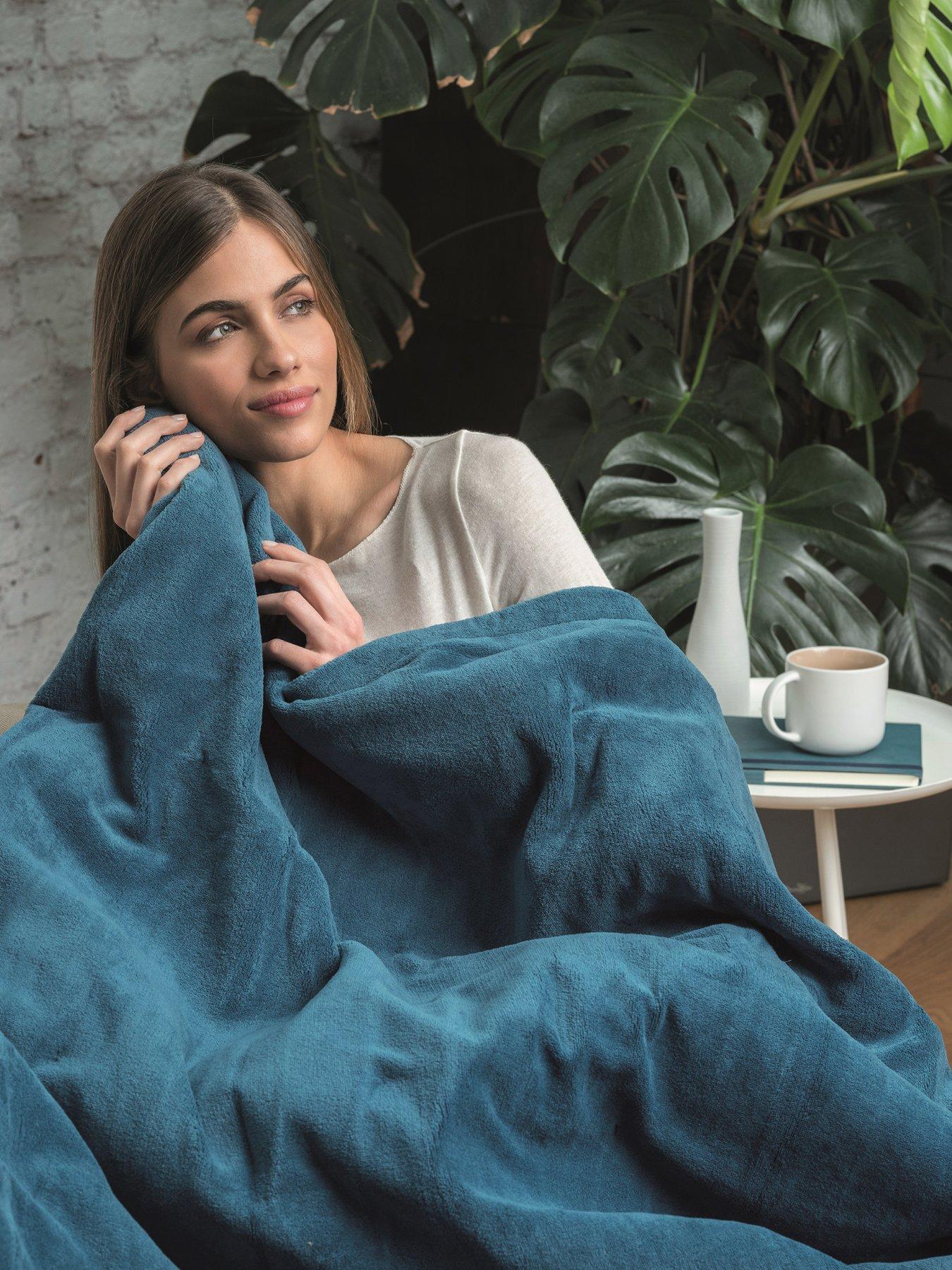 Dreamland Snuggle Up Warming Throw Blue Littlewoods