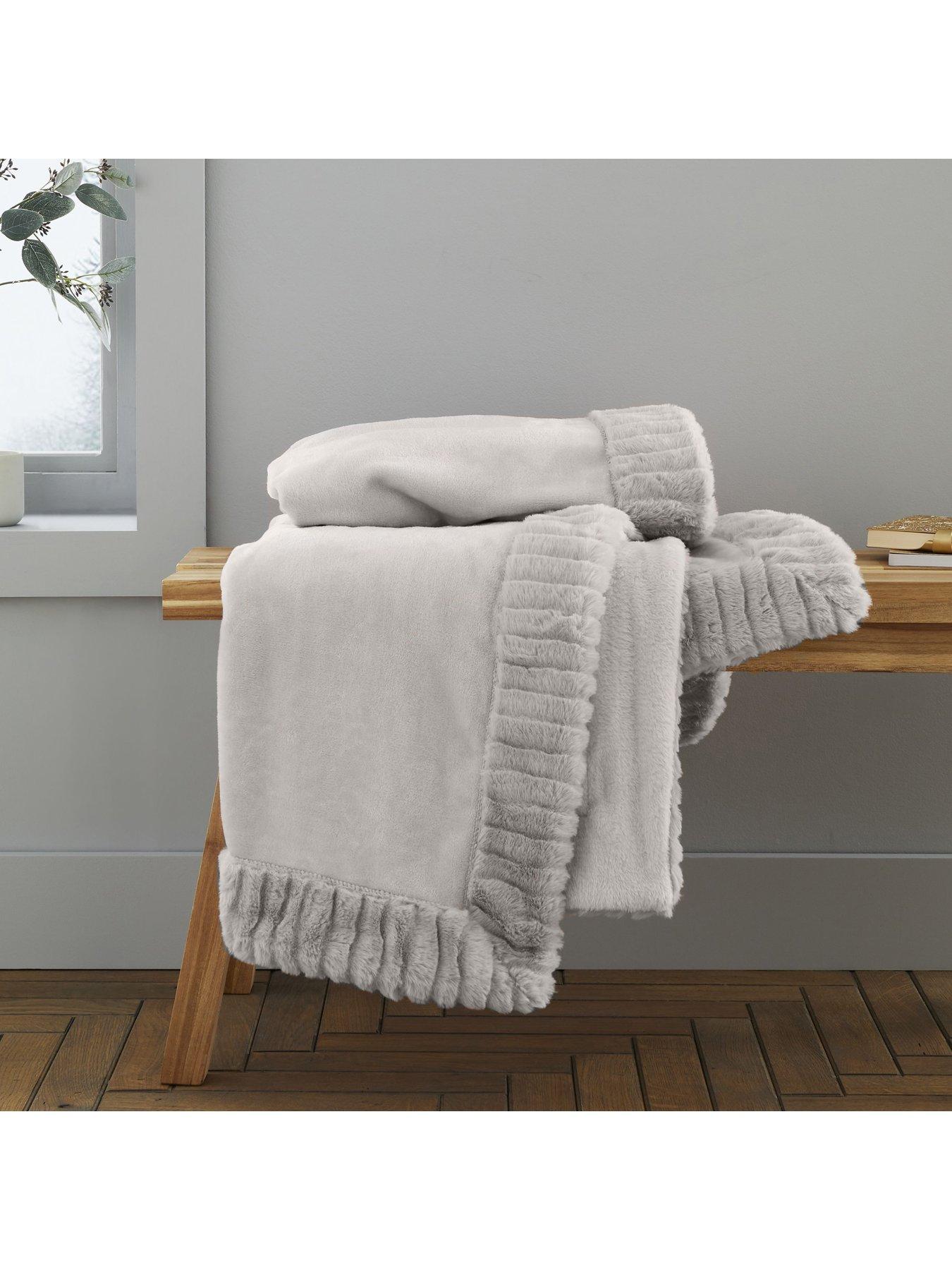 catherine-lansfield-velvet-amp-faux-fur-throw-range