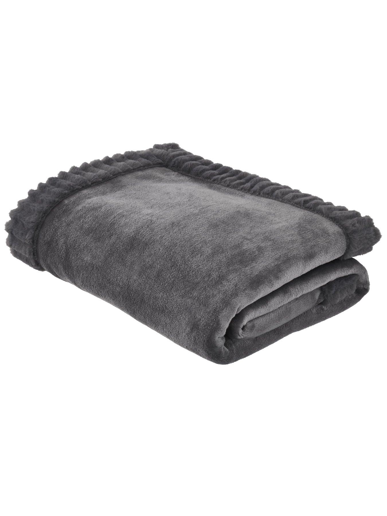 catherine-lansfield-velvet-amp-faux-fur-throw-range