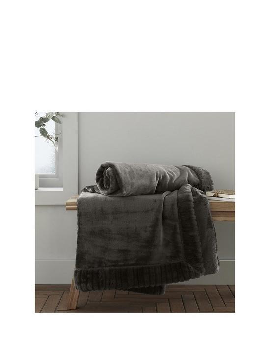front image of catherine-lansfield-velvet-amp-faux-fur-throw