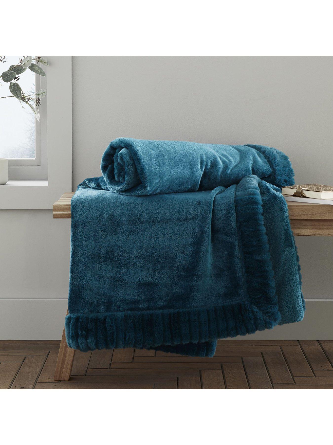 Catherine Lansfield Velvet  &  Faux Fur Throw - Blush