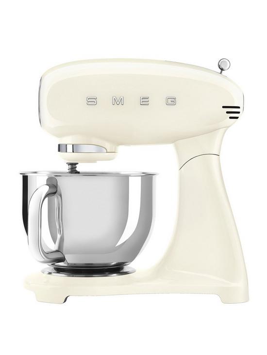front image of smeg-50s-style-stand-mixer-cream