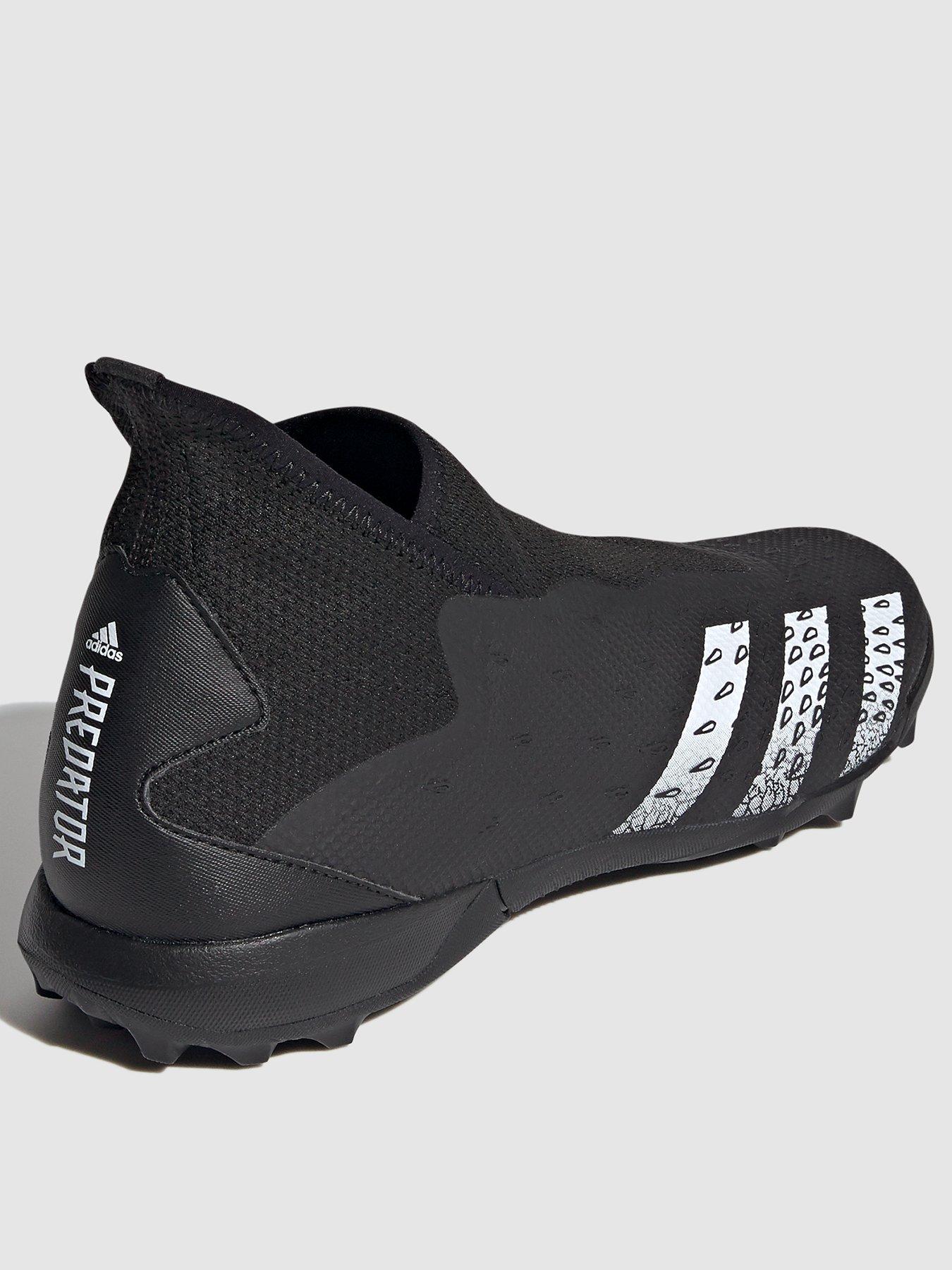 black laceless predator football boots