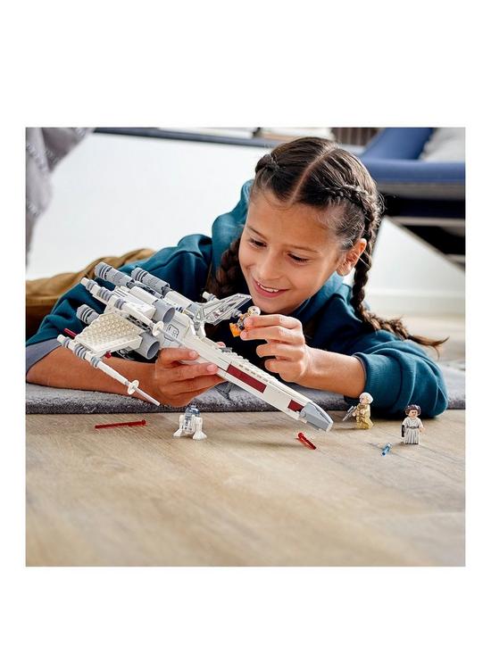 stillFront image of lego-star-wars-luke-skywalkers-x-wing-fighter-toy-75301