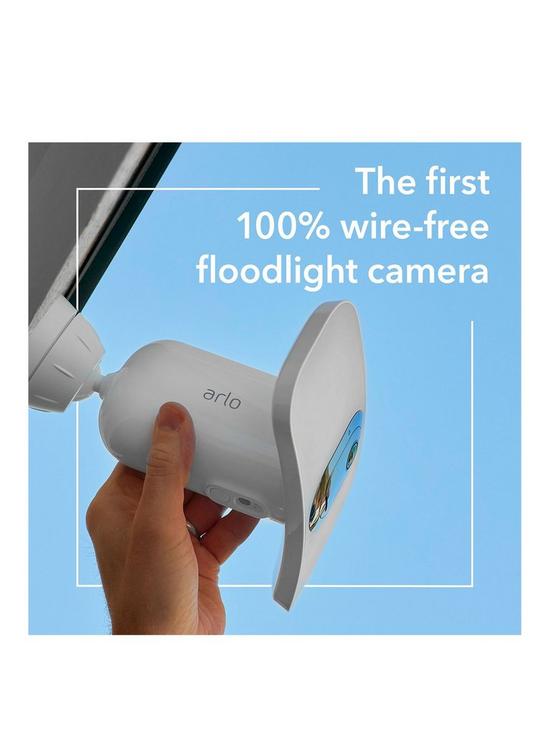stillFront image of arlo-2k-wire-free-video-floodlight-1-pack-standalone