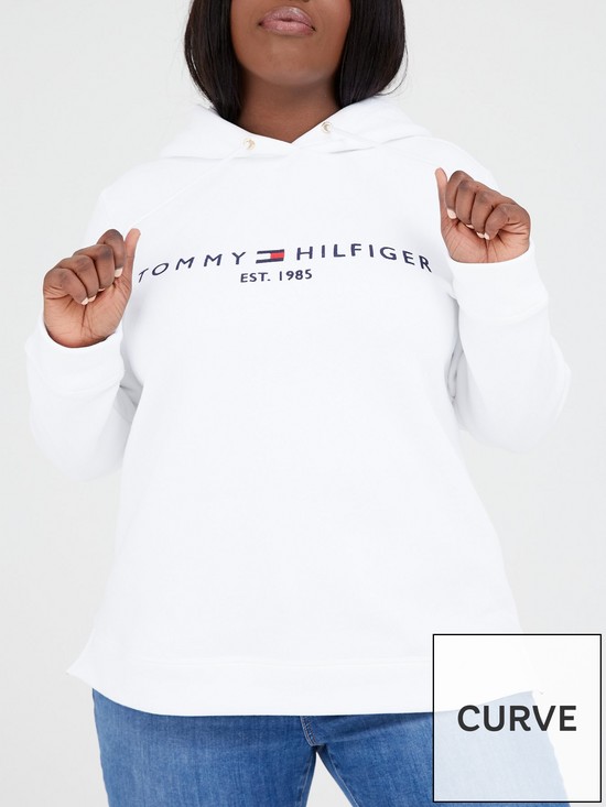 front image of tommy-hilfiger-curve-logo-pullover-hoodie-white