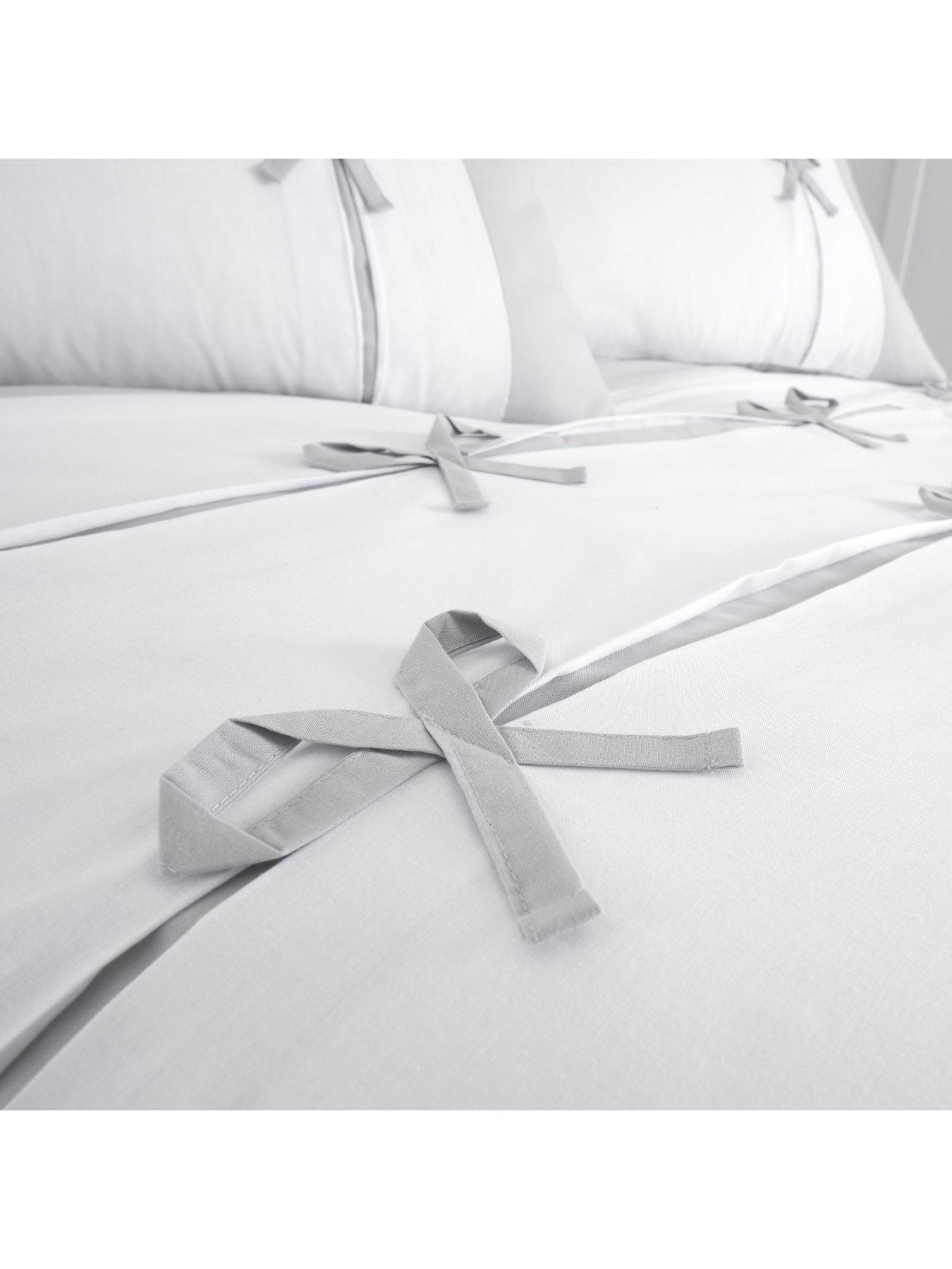  image of catherine-lansfield-milo-bow-single-duvet-covernbspset-white