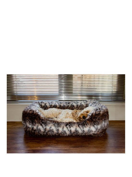 front image of rosewood-brown-cosy-fur-print-bed-med