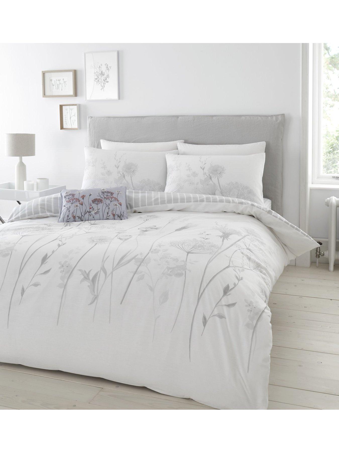 Catherine Lansfield Meadowsweet Floral Duvet Cover Set - White ...