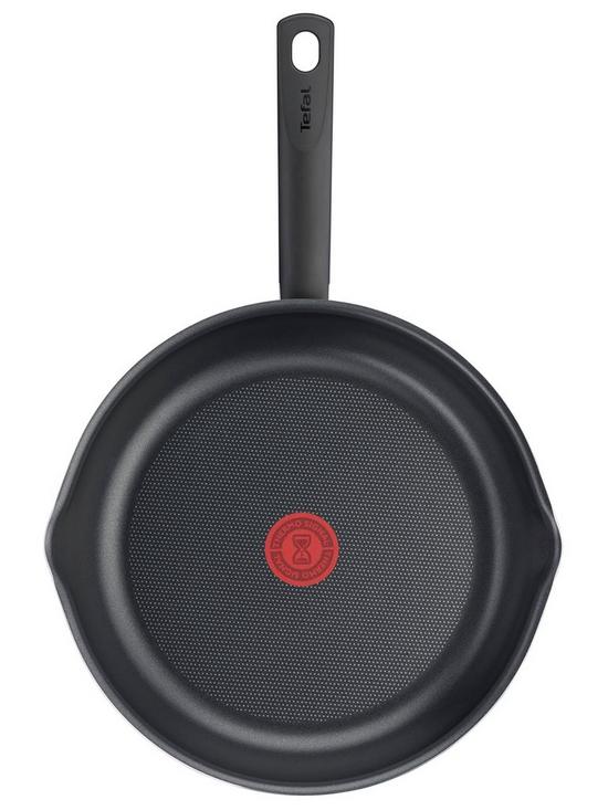 stillFront image of tefal-day-by-day-on-24cm-frying-pan
