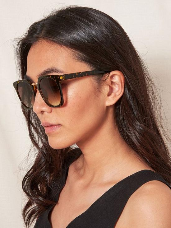 front image of katie-loxton-square-sunglasses-tort