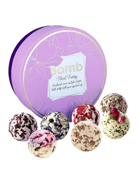 front image of bomb-cosmetics-floral-fantasy-bath-creamer-gift-set