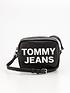 tommy-jeans-essential-pu-camera-bag-blackfront