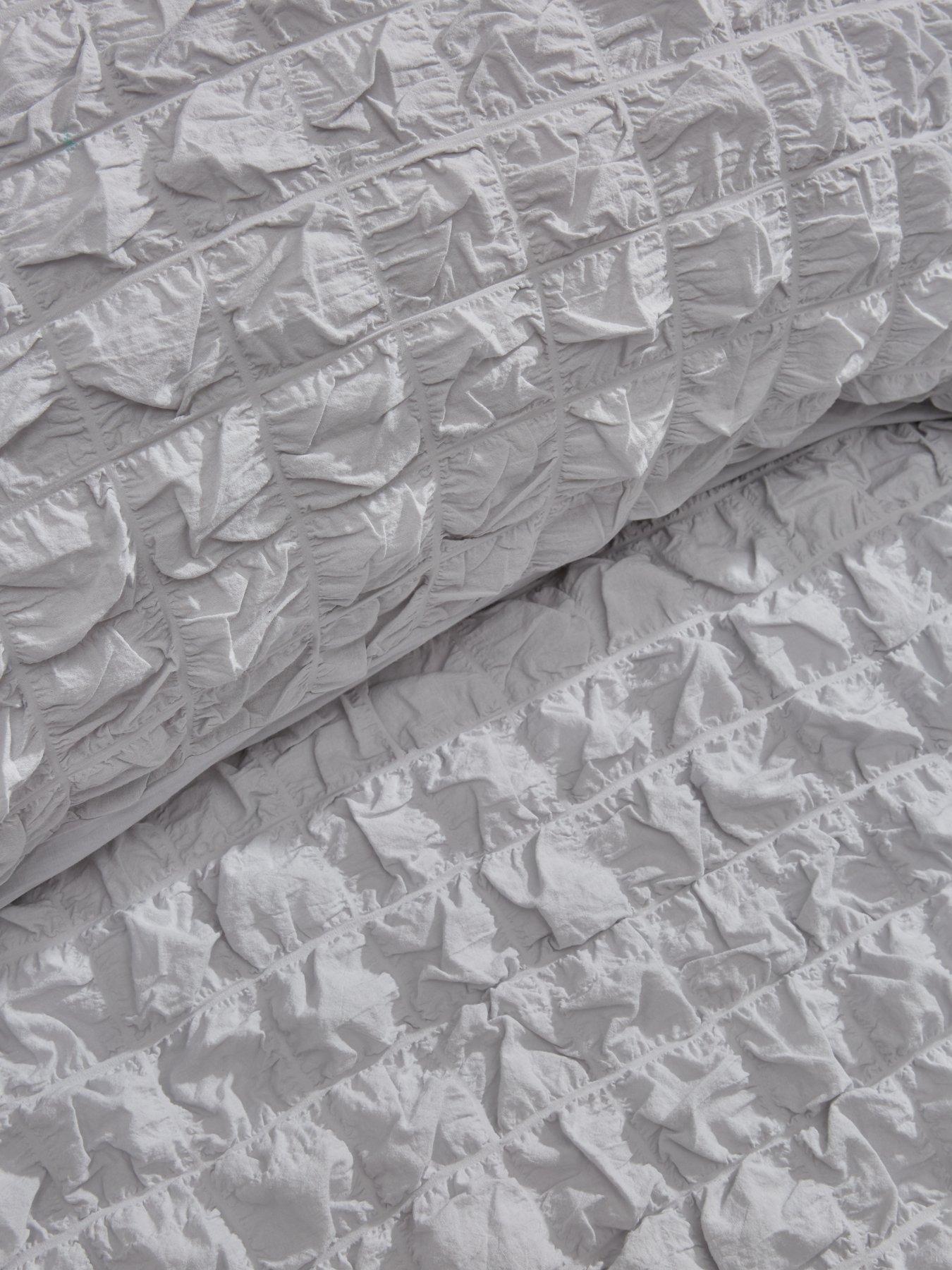  image of very-home-seersucker-cotton-180-thread-count-duvet-cover-set