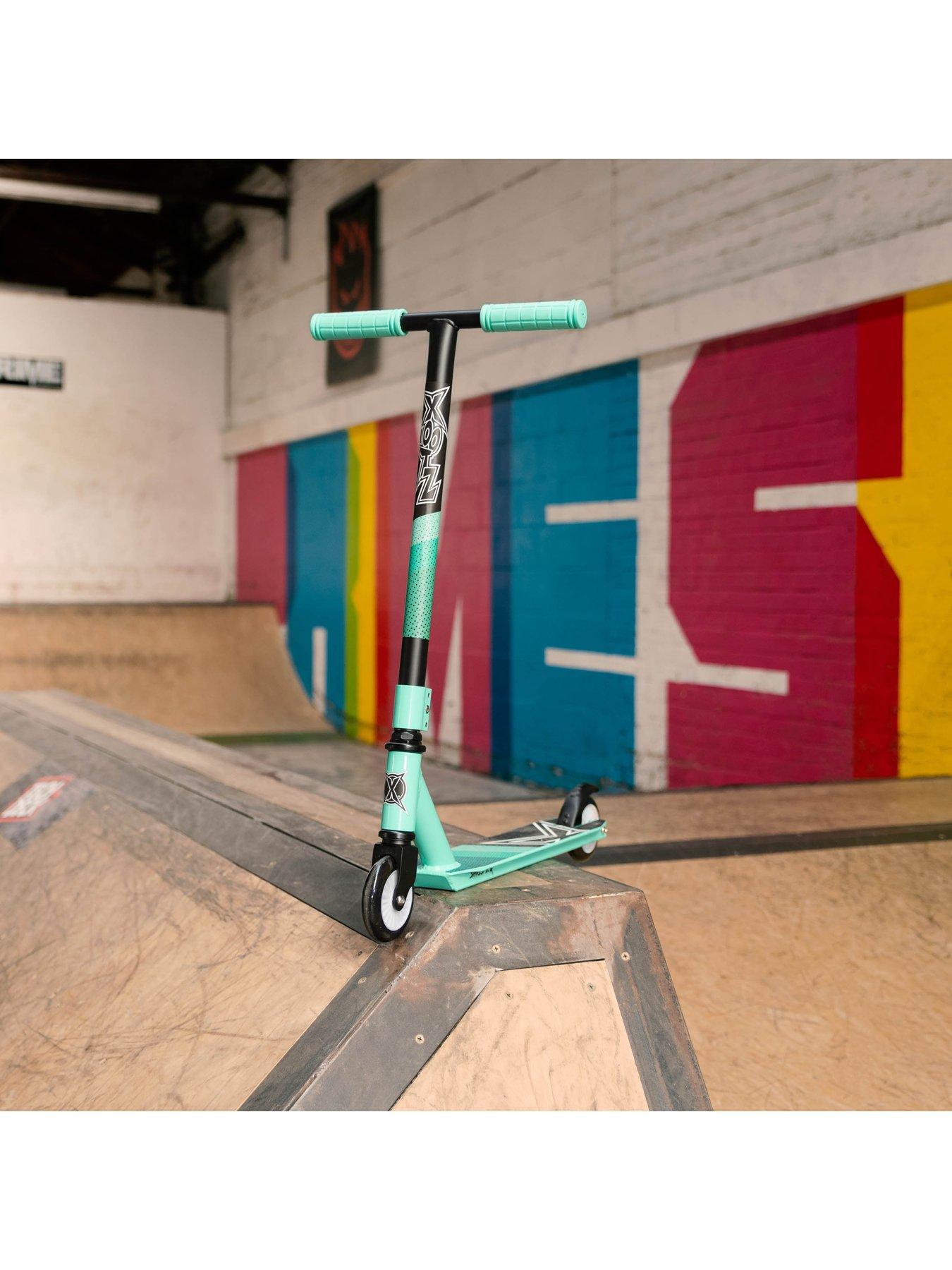 Image 3 of 7 of XOOTZ Shred 2.0 T-Bar Stunt Scooter