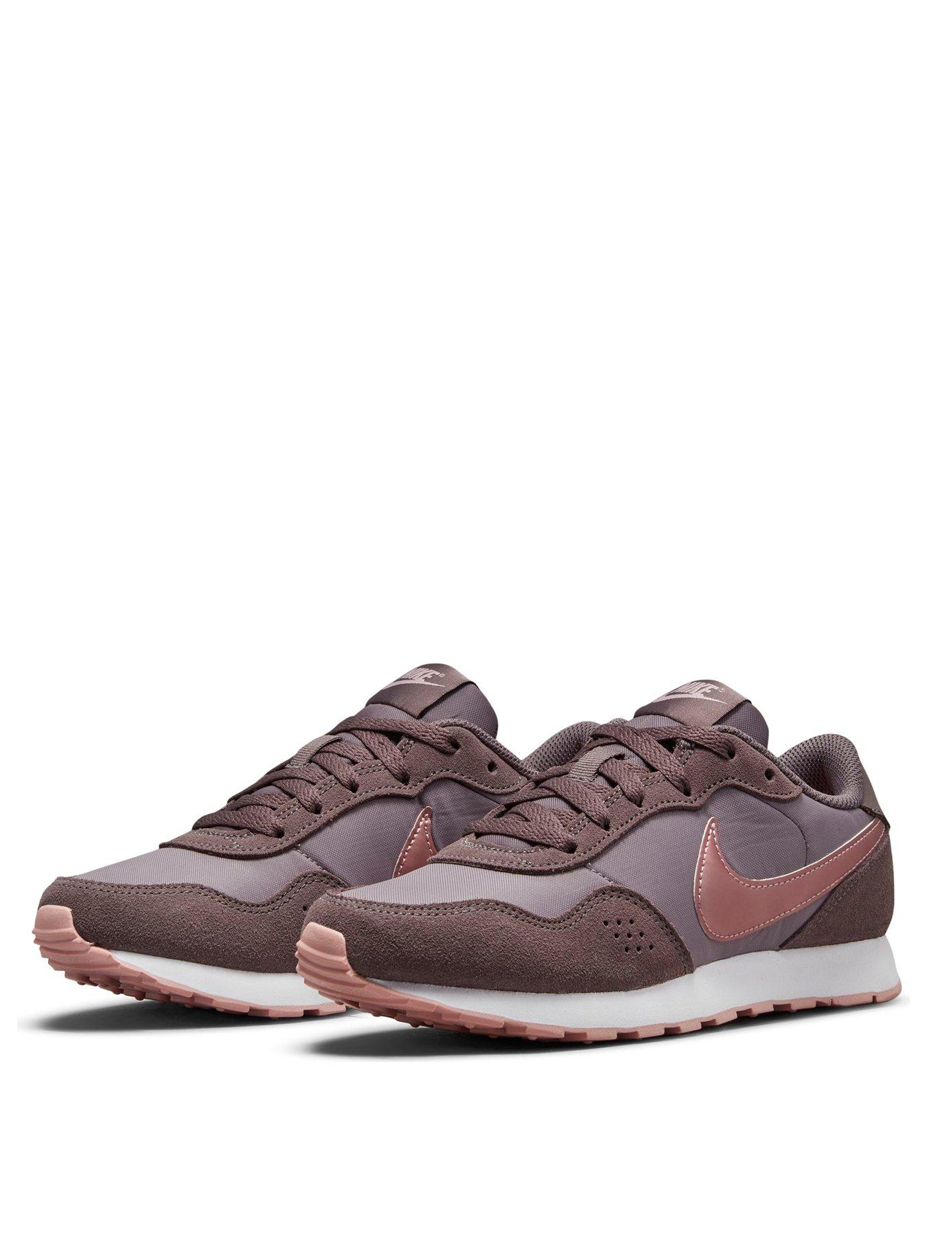 nike valiant junior trainers