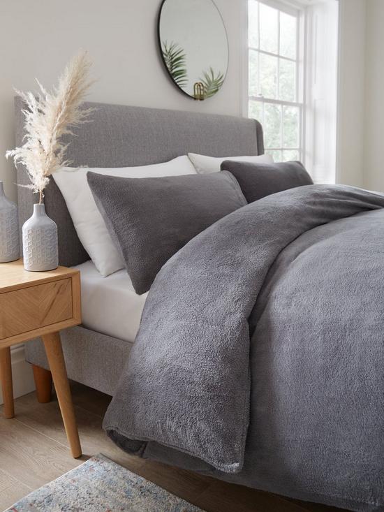 front image of everyday-collection-teddy-fleece-duvet-cover-set-grey