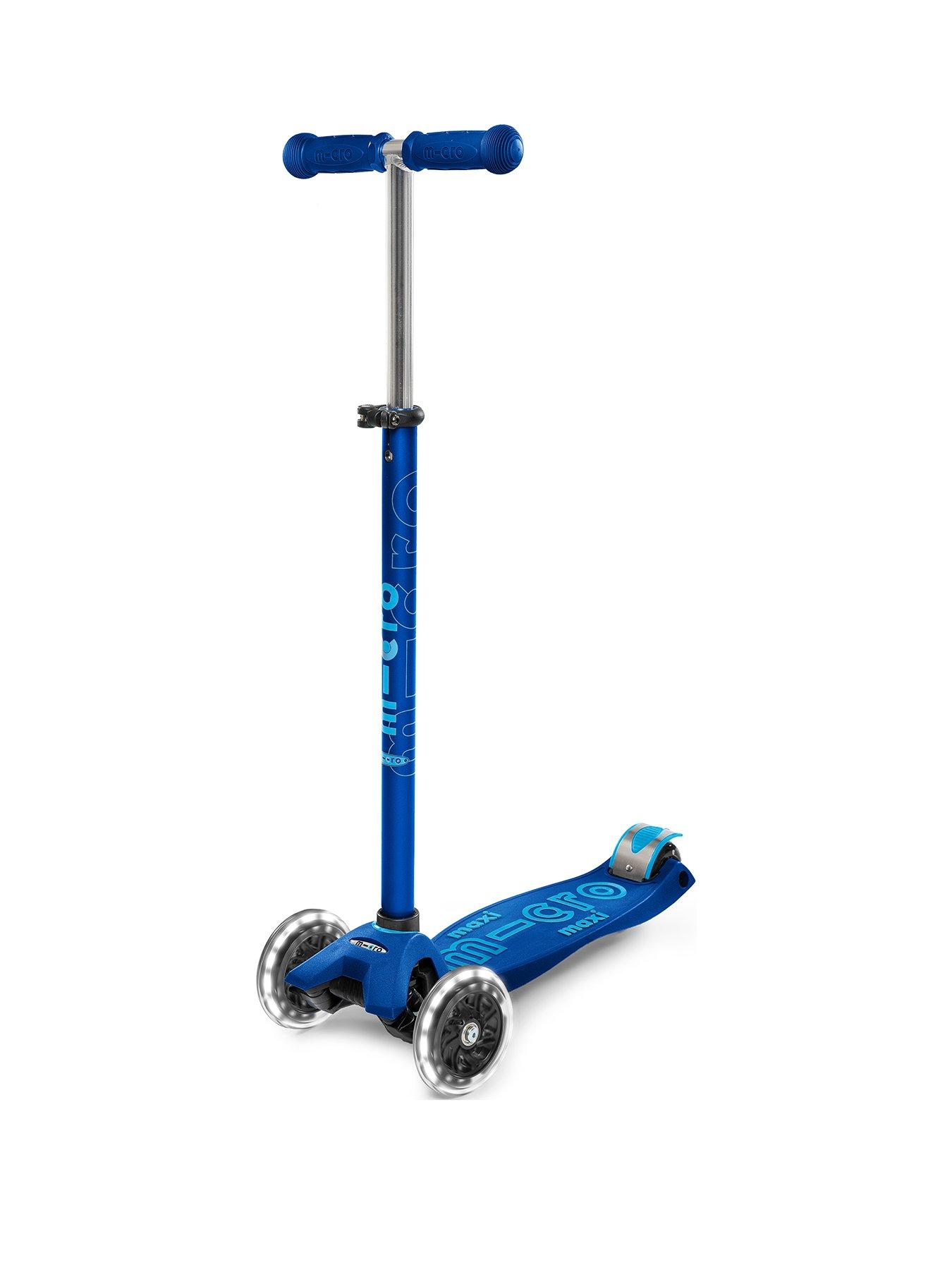  image of micro-scooter-maxi-deluxe-led--nbspnavy