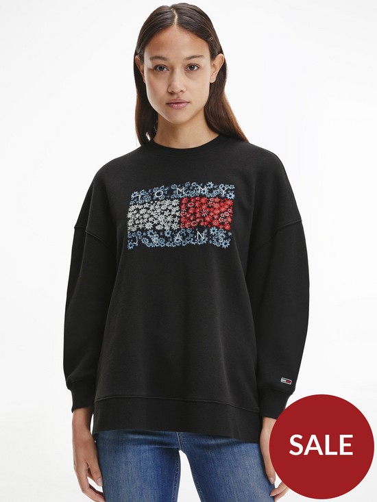 front image of tommy-jeans-oversized-floral-flag-sweat-black