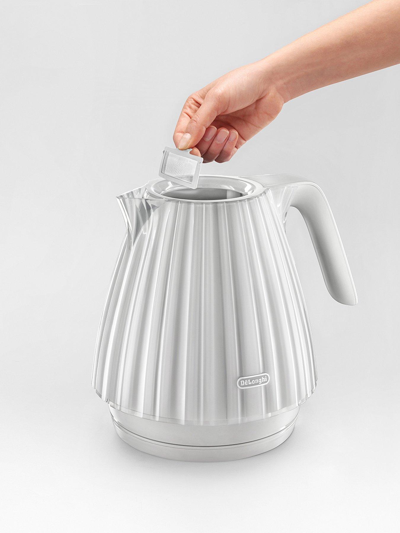 Image 3 of 5 of DeLonghi Ballerina Kettle - White