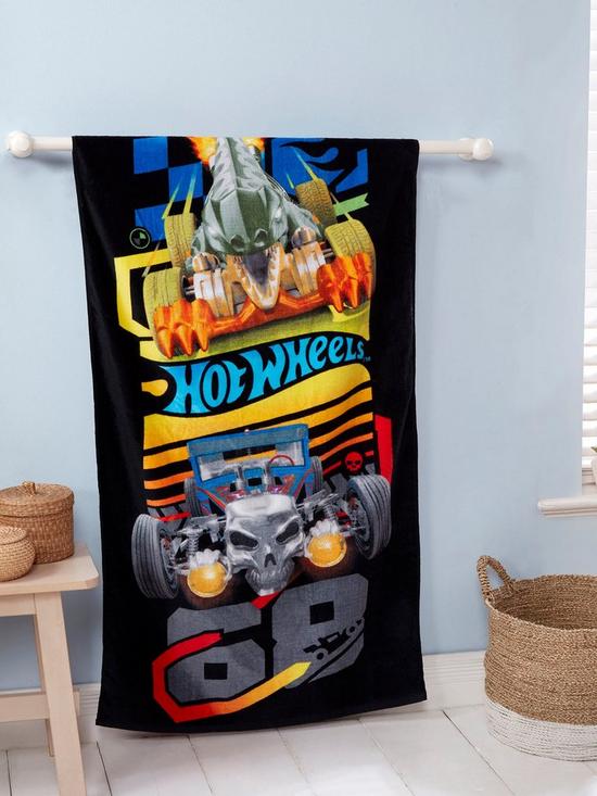 front image of hot-wheels-68-towel