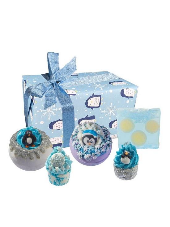 front image of bomb-cosmetics-a-penguin-christmas-bath-bomb-gift-set