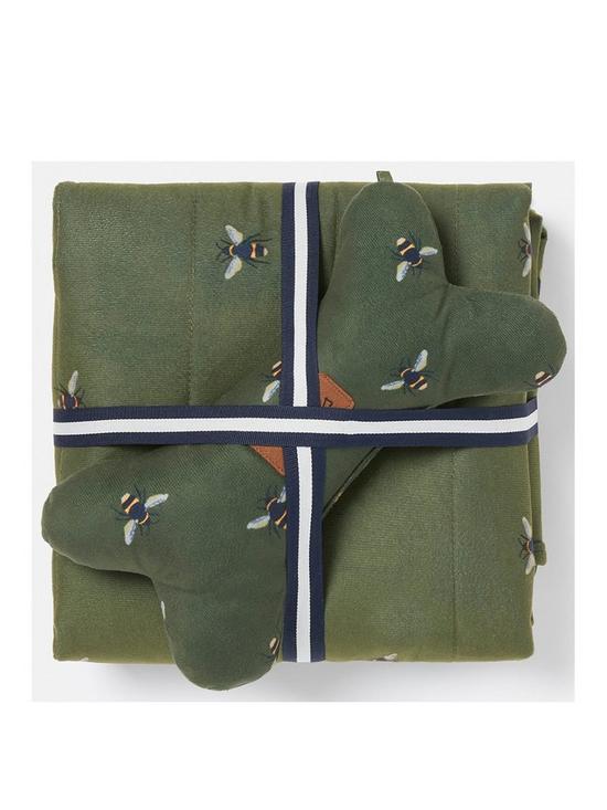 front image of joules-bee-blanket-comfort-bone-gift-set