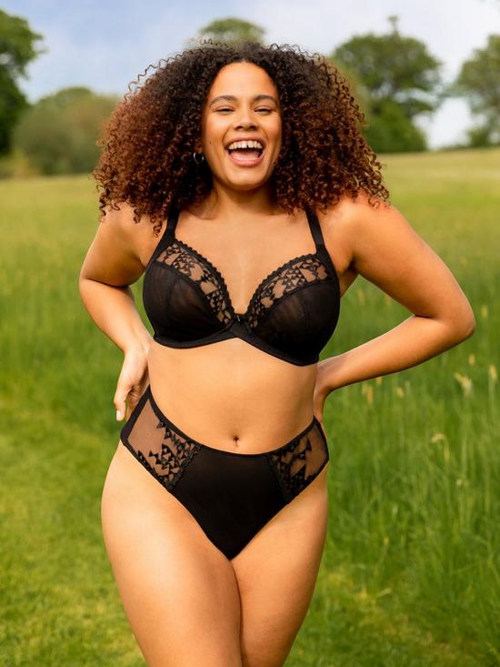 front image of curvy-kate-everyday-centre-stage-bra-black