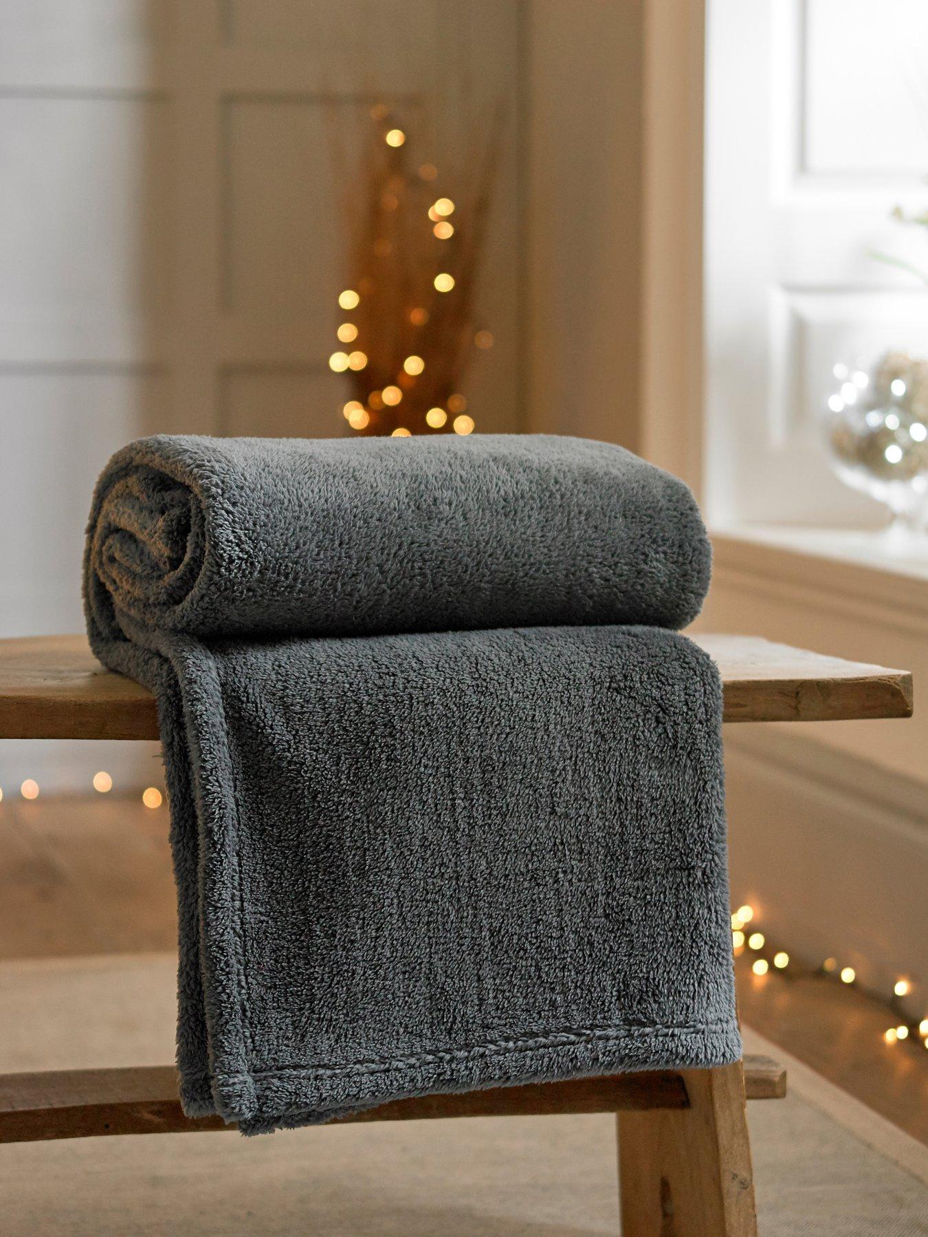 Deyongs Teddington Teddy Throw