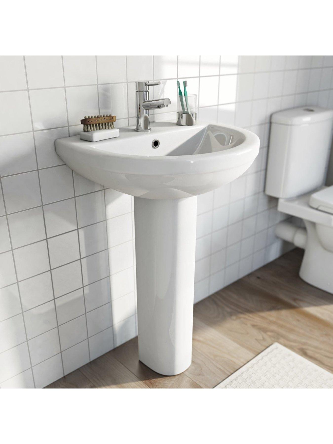 Victoria Plum Straight Bath Suite With Close Coupled Toilet And Full