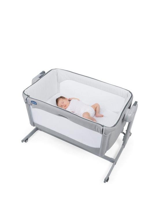 front image of chicco-next2me-magic-2-side-sleeping-crib-cool-grey