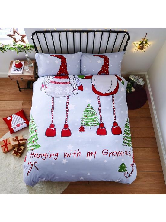 front image of catherine-lansfield-hanging-with-my-gnomies-christmas-duvet-cover-set-red