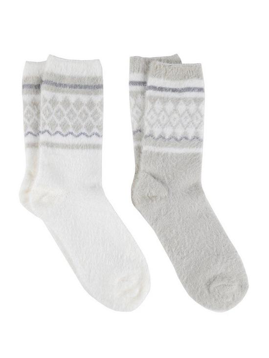 front image of totes-2-packnbspfluffy-fair-isle-bed-socks-cream