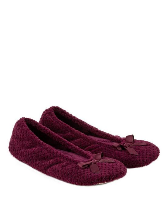 front image of totes-popcorn-ballet-slipper-with-bow-burgundy
