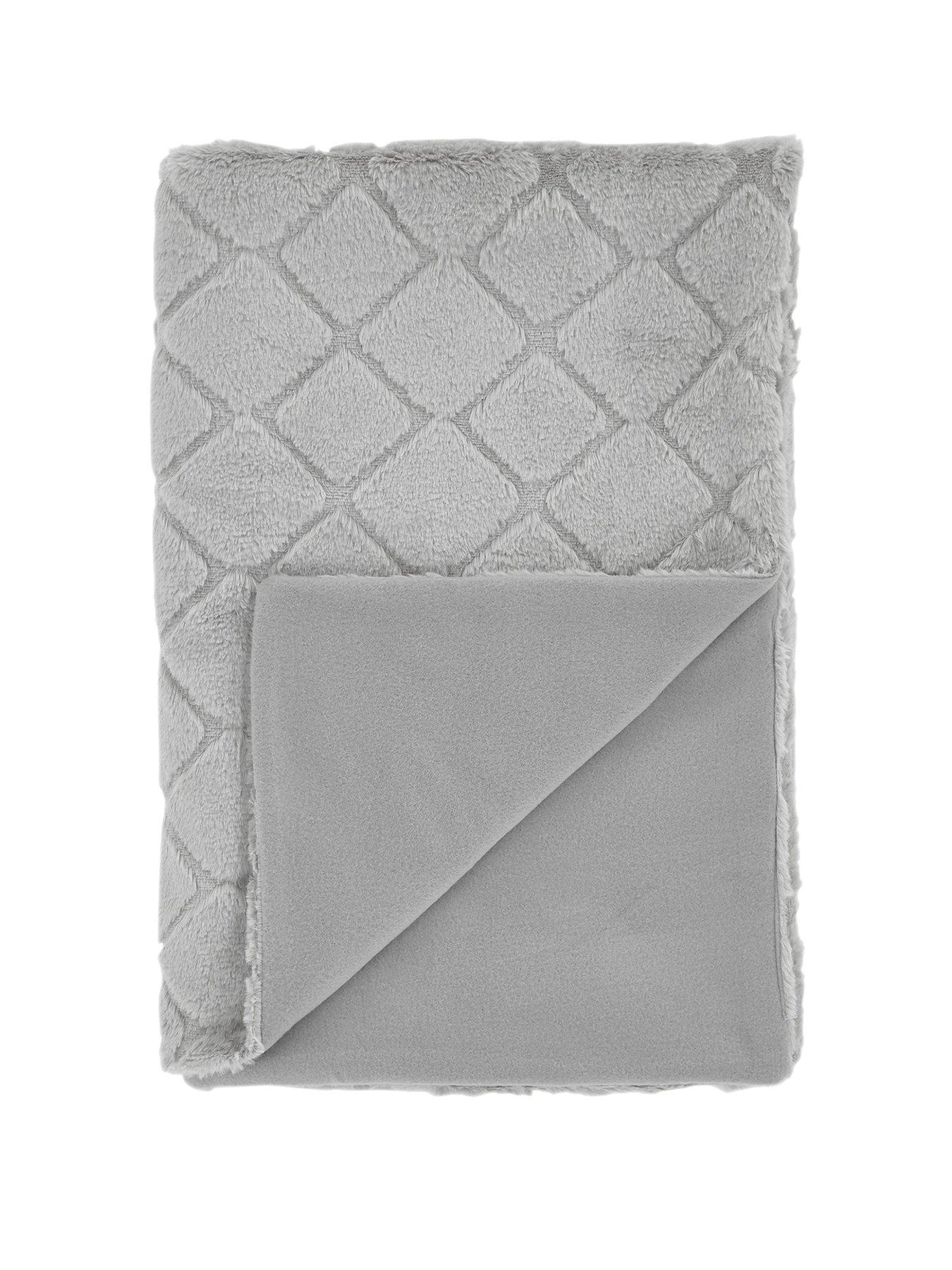 Image 2 of 4 of Catherine Lansfield Cosy Diamond Throw Range