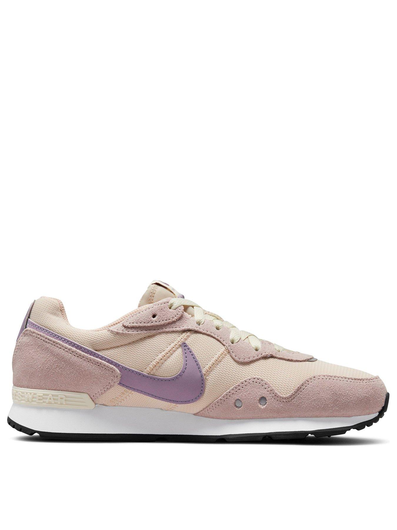 nike venture runner pink